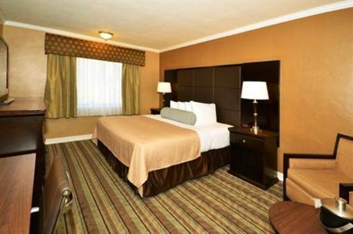 фото отеля Best Western Carmel's Town House Lodge