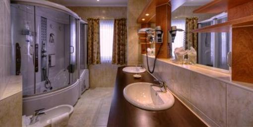 фото отеля Konigshof Hotel