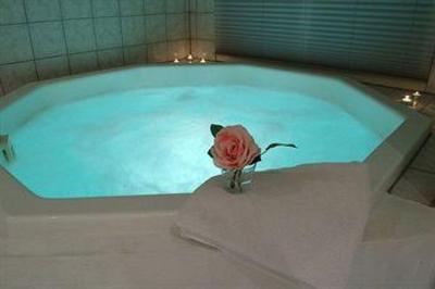 фото отеля Hotel des Bains et Residences Vic-sur-Cere