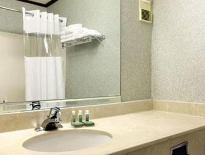 фото отеля Baymont Inn & Suites Greensboro Coliseum