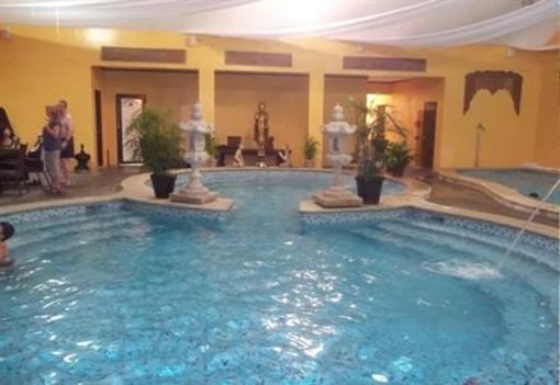 фото отеля Chateau Royale Sports and Country Club