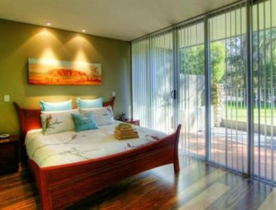 фото отеля Centenary Peaks Townhouses Bright