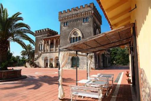 фото отеля Castello D'Urso Somma B&B