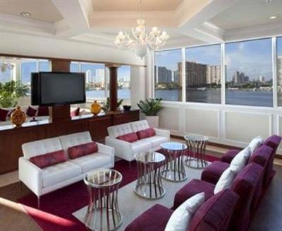 фото отеля Intracoastal Yacht Club Apartments Sunny Isles Beach