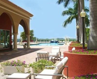фото отеля Intracoastal Yacht Club Apartments Sunny Isles Beach