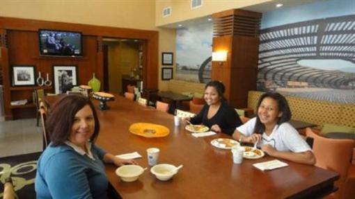 фото отеля Hampton Inn & Suites - Riverside Corona East
