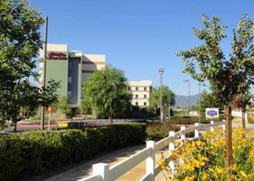 фото отеля Hampton Inn & Suites - Riverside Corona East
