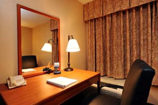 фото отеля Hampton Inn Atlanta Airport
