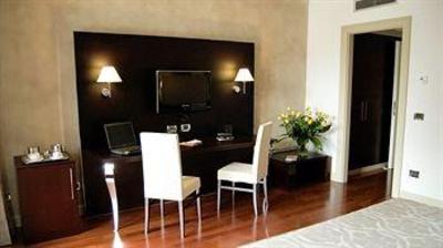 фото отеля Cremona Palace Hotel