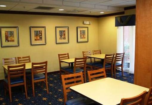 фото отеля Fairfield Inn and Suites Greensboro