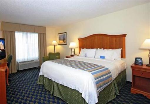 фото отеля Fairfield Inn and Suites Greensboro