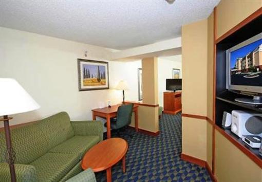 фото отеля Fairfield Inn and Suites Greensboro