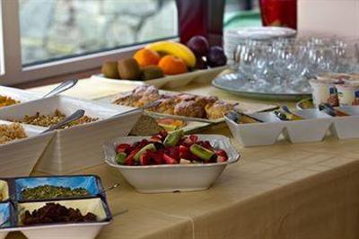 фото отеля Woodlawn Guesthouse Bed and Breakfast Killarney