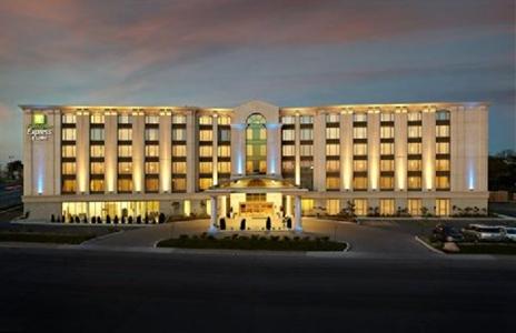фото отеля Holiday Inn Express Hotel & Suites Montreal Airport