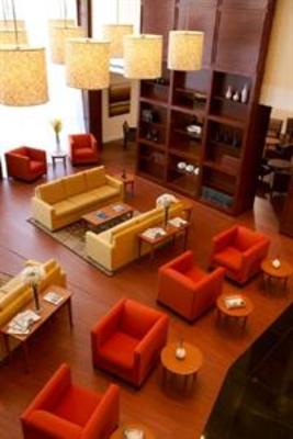 фото отеля Holiday Inn Express Hotel & Suites Montreal Airport