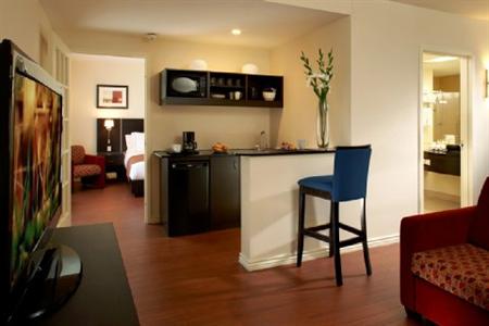 фото отеля Holiday Inn Express Hotel & Suites Montreal Airport
