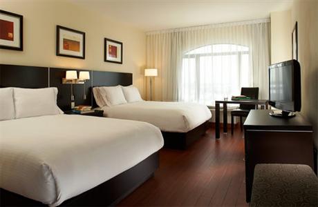 фото отеля Holiday Inn Express Hotel & Suites Montreal Airport