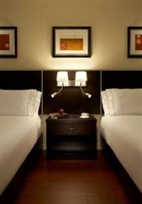 фото отеля Holiday Inn Express Hotel & Suites Montreal Airport