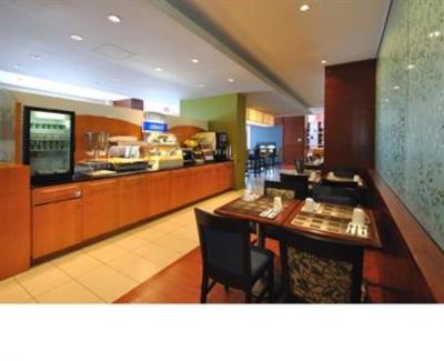 фото отеля Holiday Inn Express Hotel & Suites Montreal Airport