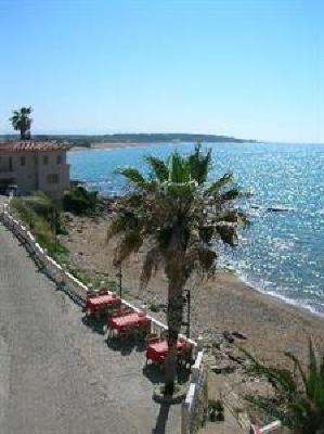 фото отеля Beach House Hotel