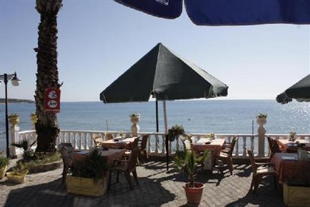 фото отеля Beach House Hotel