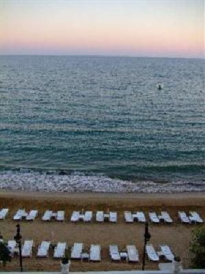 фото отеля Beach House Hotel