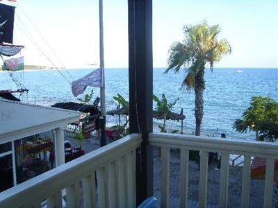 фото отеля Beach House Hotel