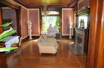 фото отеля The Henderson Castle Bed & Breakfast