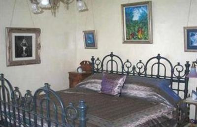 фото отеля The Henderson Castle Bed & Breakfast