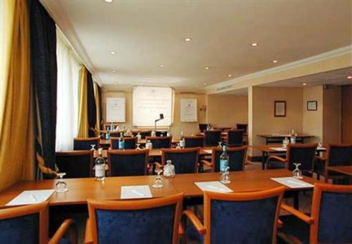 фото отеля Renaissance London Heathrow Hotel