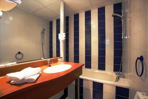 фото отеля Brit Hotel Le Transat