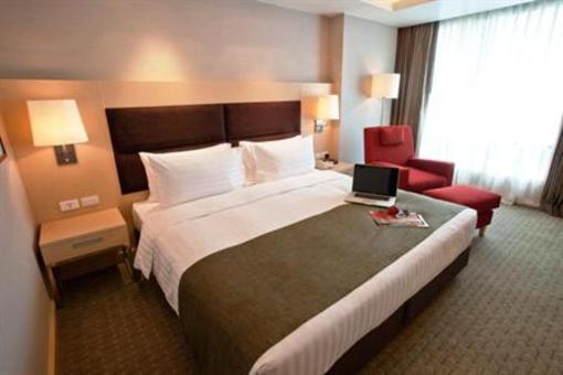 фото отеля Ramada Hotel & Suites Bangkok