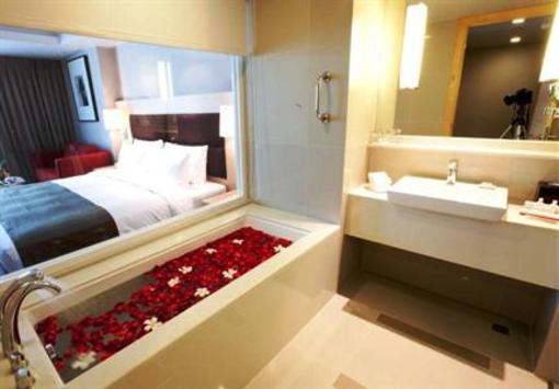 фото отеля Ramada Hotel & Suites Bangkok