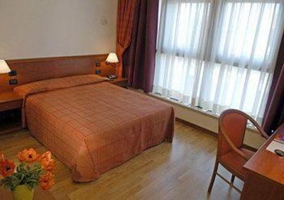 фото отеля Hotel Cristallo Castel d'Azzano