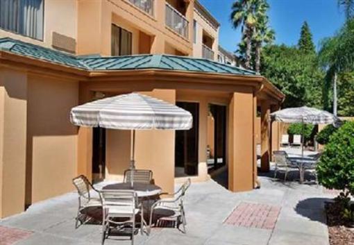 фото отеля Courtyard Tampa Brandon