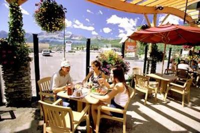 фото отеля Cornerstone Lodge at Fernie Alpine Resort