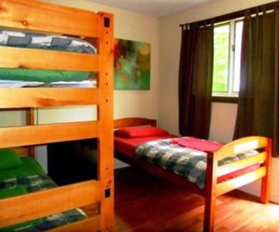 фото отеля Bear On The Lake Guesthouse