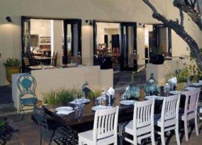 фото отеля Bespoke Inn Cafe & Bicycles