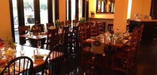 фото отеля Bespoke Inn Cafe & Bicycles