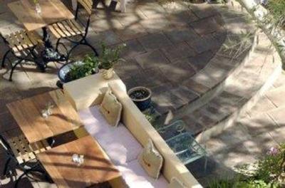 фото отеля Bespoke Inn Cafe & Bicycles