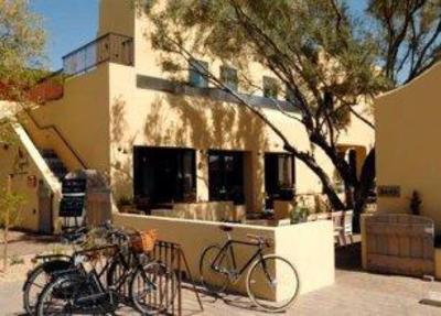 фото отеля Bespoke Inn Cafe & Bicycles
