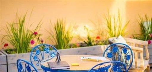 фото отеля Bespoke Inn Cafe & Bicycles