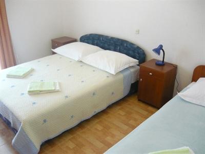 фото отеля Apartmani ALFA - Makarska