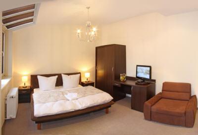 фото отеля Upper Room Hotel