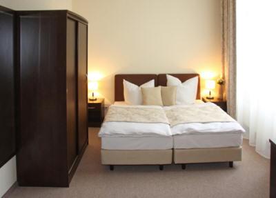фото отеля Upper Room Hotel