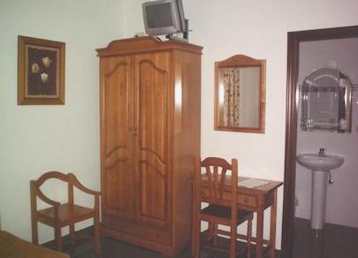 фото отеля Hostal San Andres Adamuz