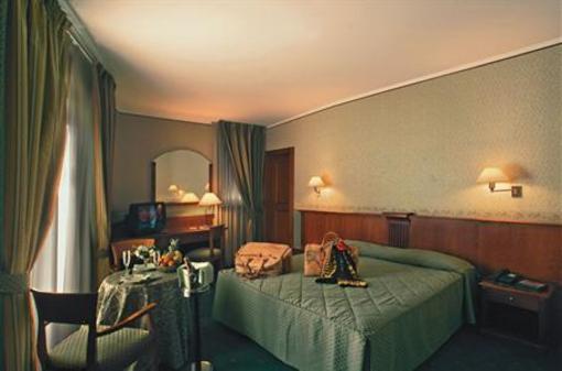 фото отеля Lombardi Park Hotel