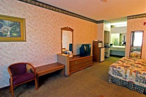 фото отеля Super 8 Chatsworth Dalton