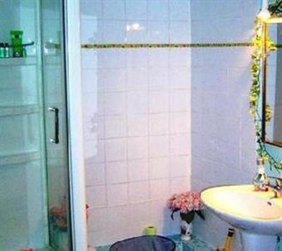 фото отеля Bed & Breakfast La Maison Bleue Lapeyrouse
