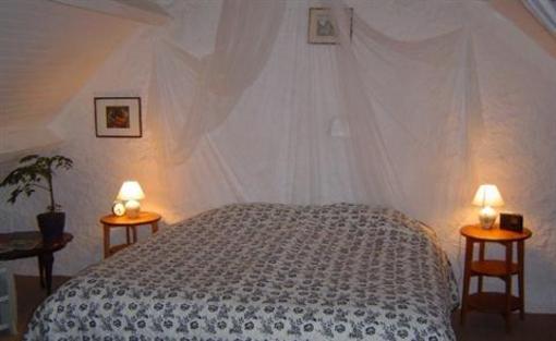 фото отеля Bed & Breakfast La Maison Bleue Lapeyrouse